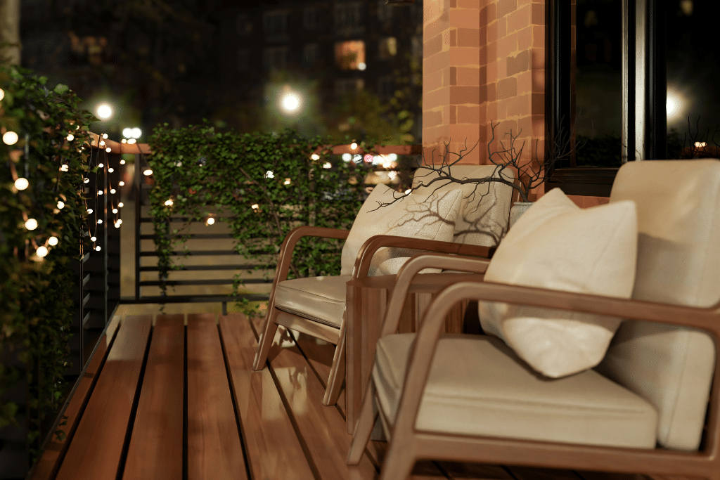 Balcon chaleureux aménagé avec plantes et éclairage extérieur