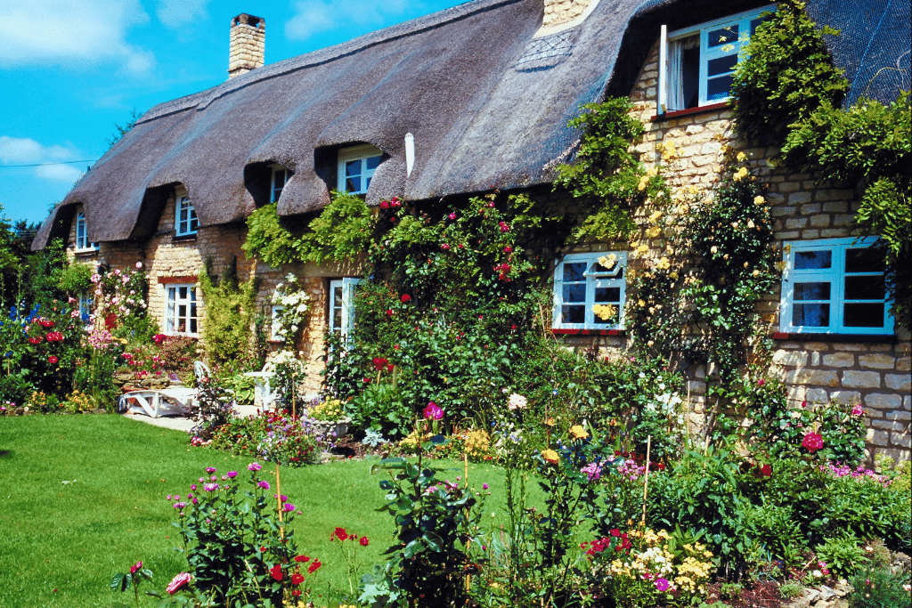 Style de jardin anglais avec massifs fleuris